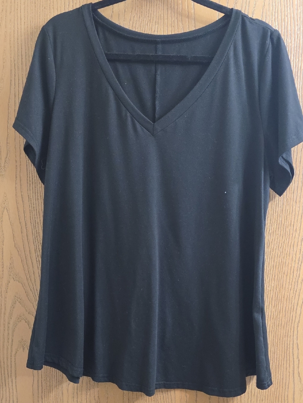 Women's V-Neck Short Sleeve Tee - Black